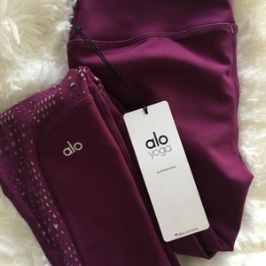 NWT Alo Yoga West Coast Legging. Size 4